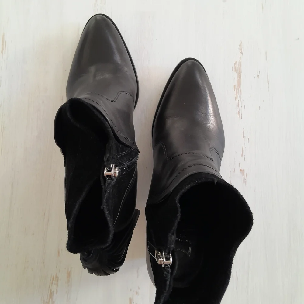 Marc Fisher Black Leather Block Heel Boots Size 6